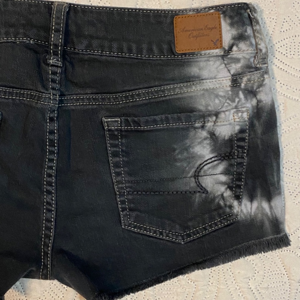 American Eagle Black/White Tie Dye Stretch Cut Off Shorts Low Rise Sz 2 EUC - Picture 3 of 6